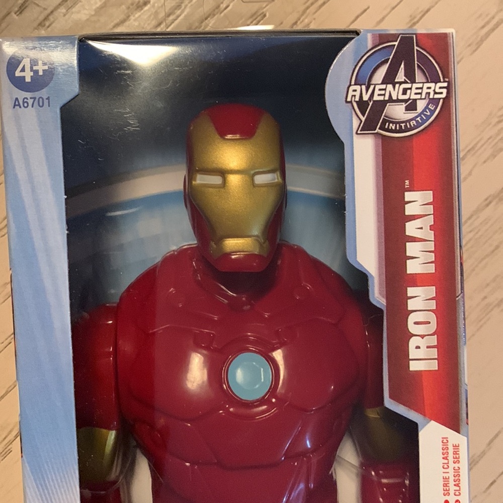 SALE!! Iron man action figure NEW.